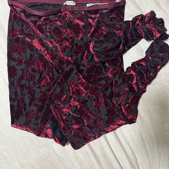 NWOT Free People Red Black Velvet Floral Burnout Leggings - Picture 3 of 3